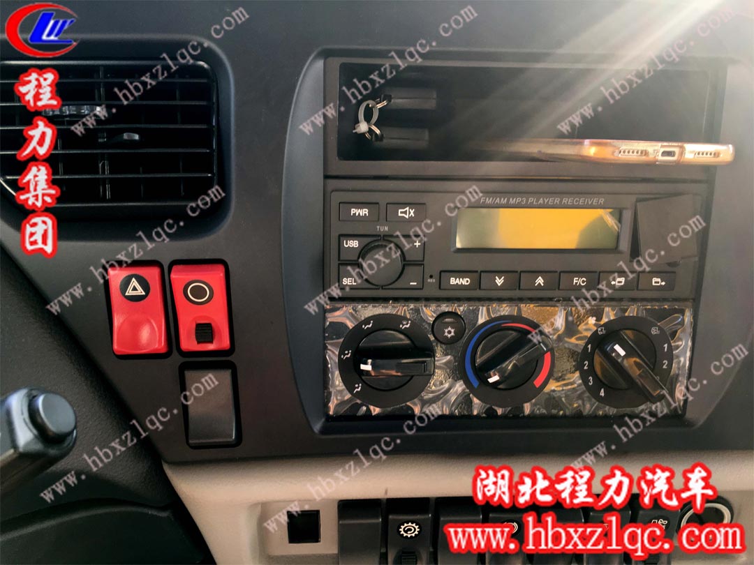 內(nèi)飾4.jpg