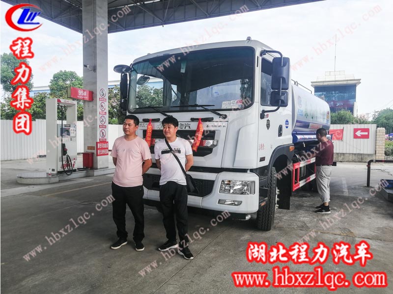2019/05/31 鄭州吳總、唐總在程力專用汽車股份有限公司自提一輛12方東風(fēng)D9噴霧車，單號(hào)26729