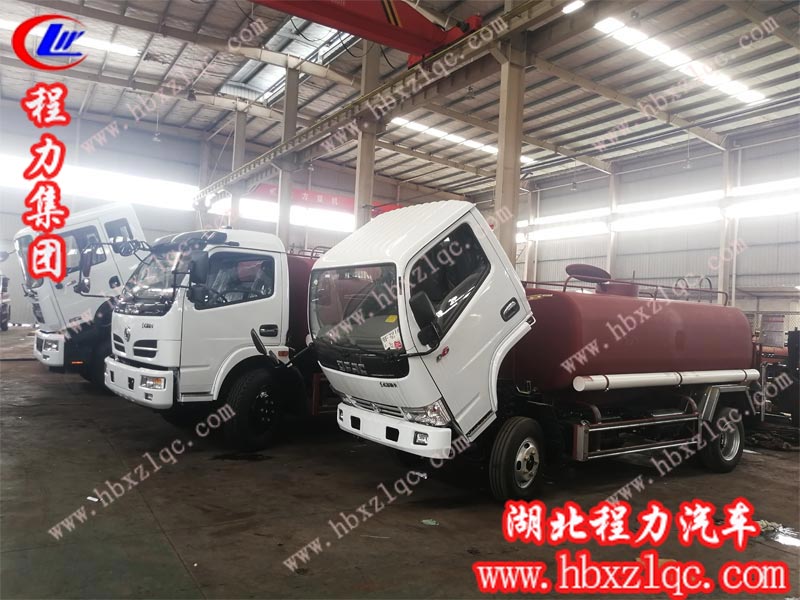 程力專用汽車股份有限公司灑水車披上華麗外衣，榮登閃亮舞臺