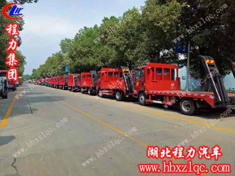 程力集團(tuán)平板運(yùn)輸車(chē)廠(chǎng)區(qū)
