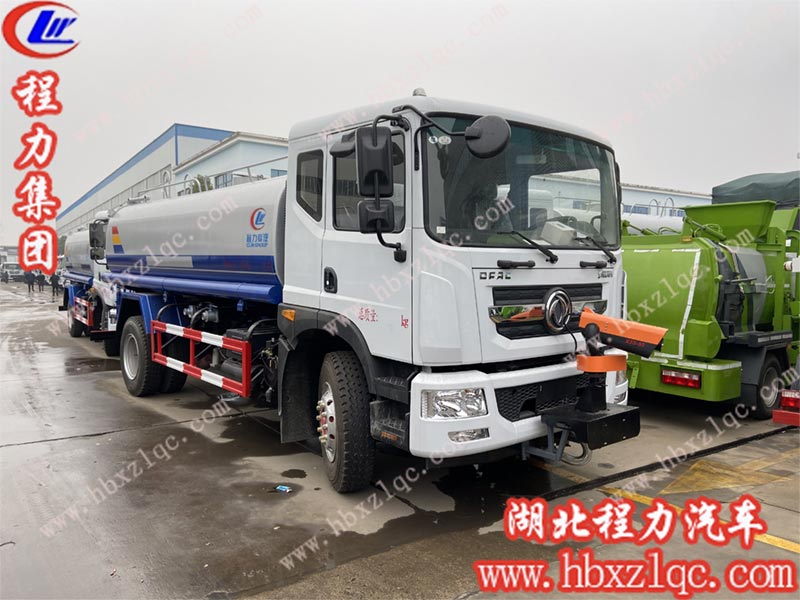湖北程力集團(tuán)灑水車帶電子炮，輕松實現(xiàn)雨露均沾