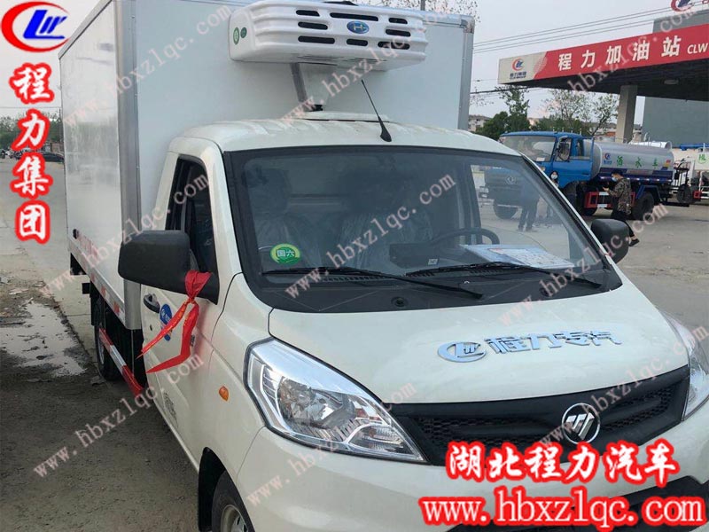 福田祥菱v1冷藏車(chē)，車(chē)頭尖頭設(shè)計(jì)