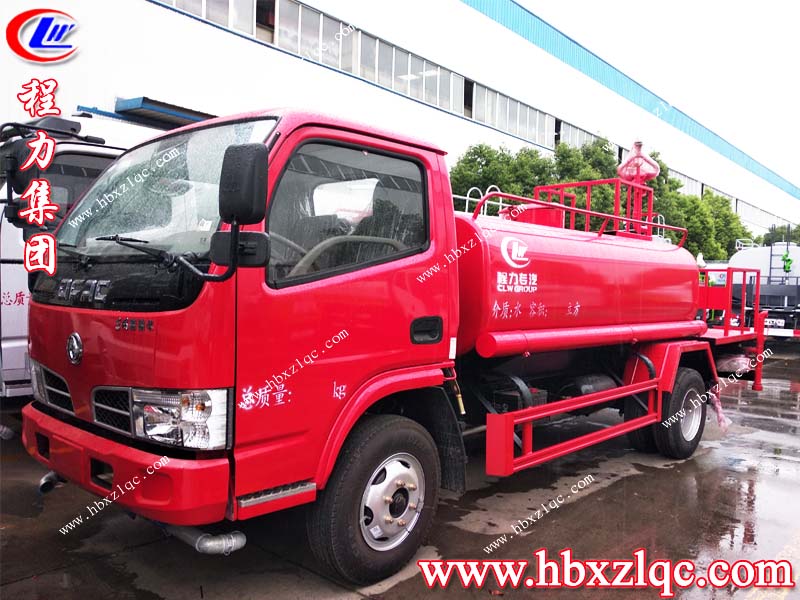 東風(fēng)多功能灑水車環(huán)衛(wèi)小能手，道路因你而美麗