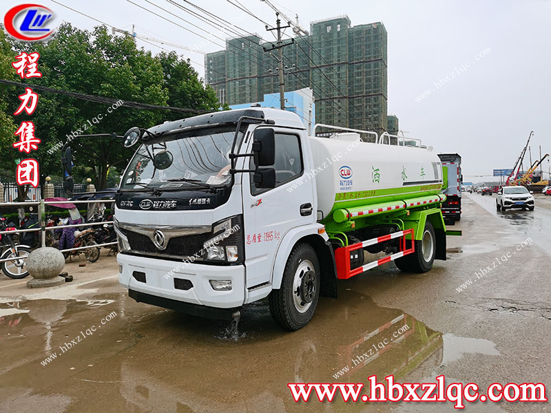 伴風(fēng)搭雨，程力集團(tuán)東風(fēng)福瑞卡灑水車發(fā)往甘肅嘉峪關(guān)
