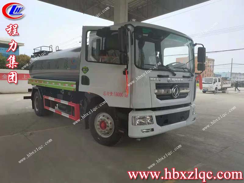 程力集團東風(fēng)D9灑水車發(fā)車了，山東濰坊客戶夫妻倆開上愛車回家啦