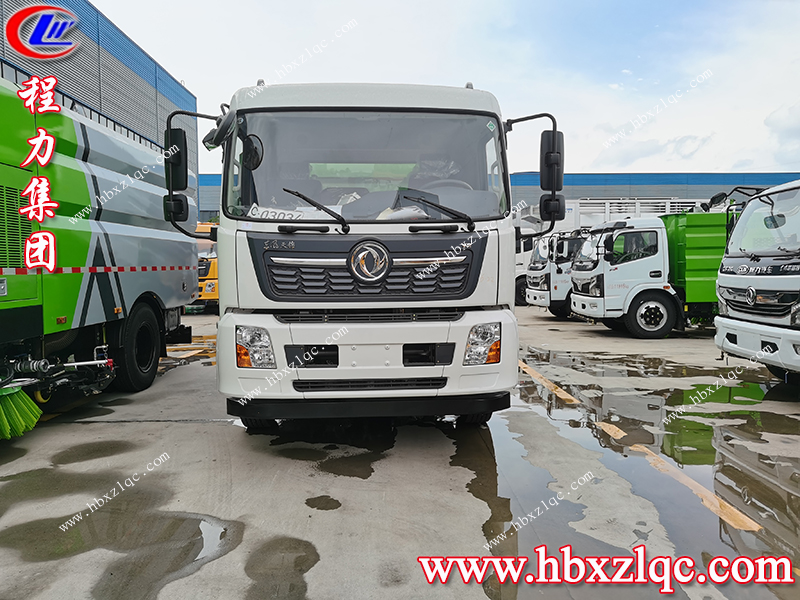 程力集團(tuán)東風(fēng)天錦掃路車發(fā)往山西太原，讓垃圾和樹葉說“拜拜”